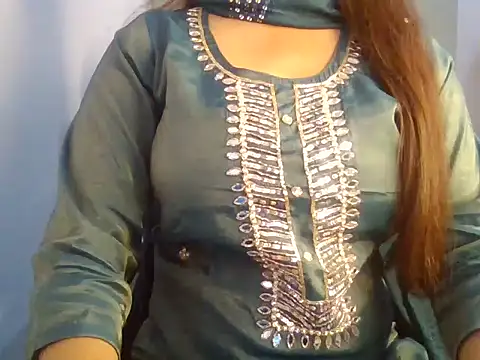 Snapshot of QUEEN_SUKU__ chatting on 10-24-25, 05:37 QUEEN SUKU online show from 10-24-25, 05:37