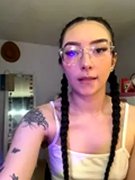 Snapshot of soffia_candy_ chatting on 10-27-25, 02:43 soffia candy  online show from 10-27-25, 02:43