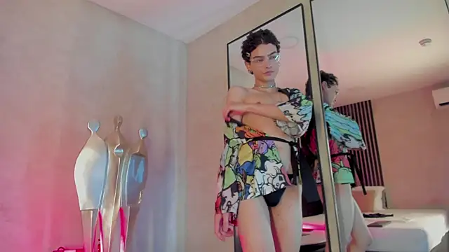 Snapshot of Val_Guerra chatting on 11-12-25, 03:51 Val Guerra online show from 11-12-25, 03:51