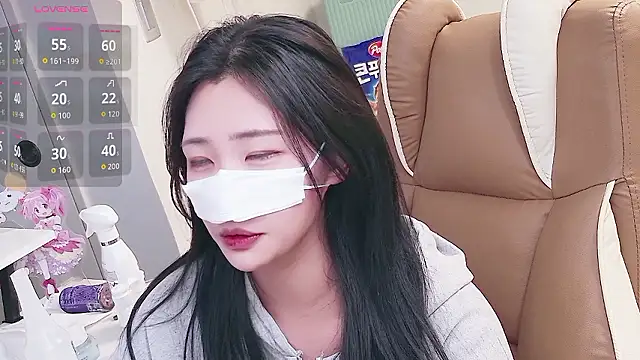 Milk Sola online show from 06-29-26, 12:49