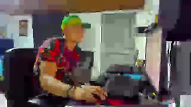 Snapshot of Malek_Ivonny chatting on 11-06-25, 11:37 Malek Ivonny online show from 11-06-25, 11:37