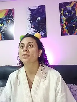 Snapshot of Caroline_Jons chatting on 10-29-25, 11:23 Caroline Jons online show from 10-29-25, 11:23