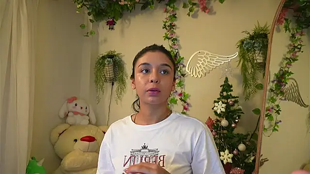 Snapshot of ISA_NIXON chatting on 12-21-25, 11:01 ISA NIXON online show from 12-21-25, 11:01