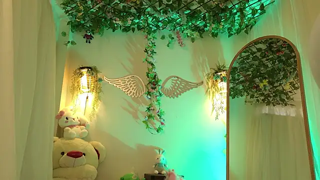 ISA NIXON online show from 04-28-26, 05:18