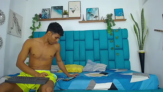 Snapshot of Hot_Boys_Latinos_X chatting on 11-17-25, 10:04 Hot Boys Latinos X online show from 11-17-25, 10:04