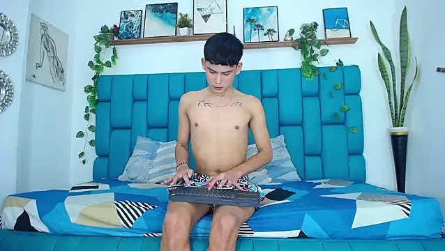 Snapshot of Hot_Boys_Latinos_X chatting on 11-19-25, 10:21 Hot Boys Latinos X online show from 11-19-25, 10:21