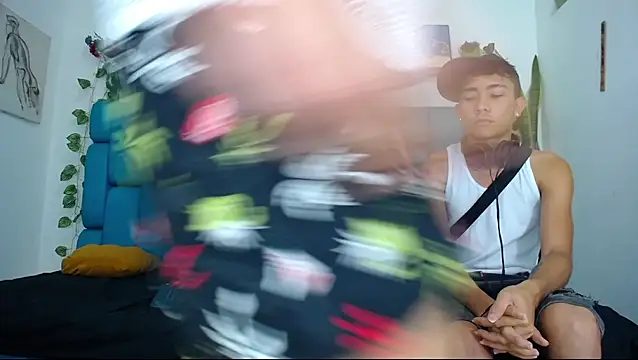 Snapshot of Hot_Boys_Latinos_X chatting on 01-13-26, 05:07 Hot Boys Latinos X online show from 01-13-26, 05:07