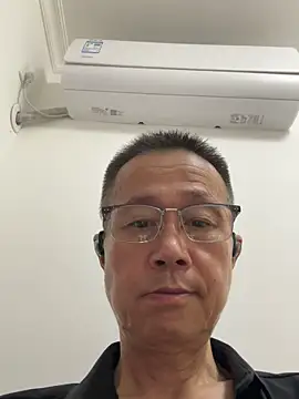 Snapshot of liangyueguo520 chatting on 10-28-25, 02:53 liangyueguo520 online show from 10-28-25, 02:53