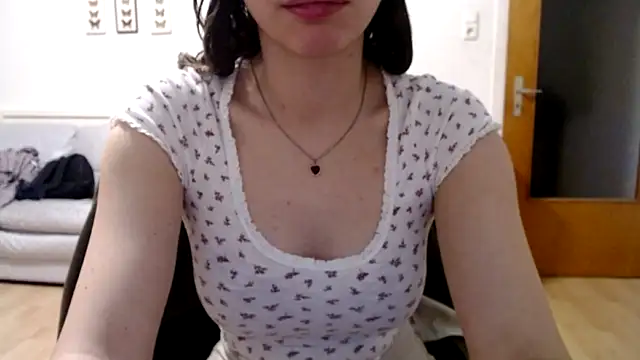 Snapshot of bellefleurrr chatting on 11-04-25, 09:47 bellefleurrr online show from 11-04-25, 09:47