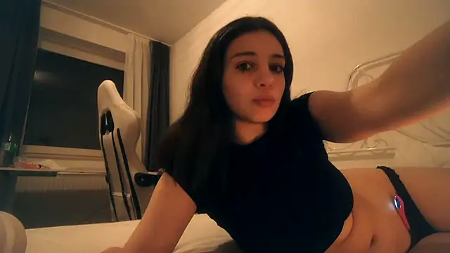 Snapshot of bellefleurrr chatting on 01-10-26, 11:31 bellefleurrr online show from 01-10-26, 11:31