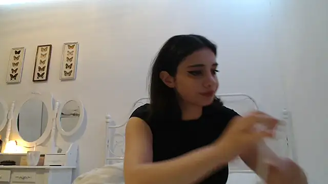 Snapshot of bellefleurrr chatting on 03-12-26, 01:34 bellefleurrr online show from 03-12-26, 01:34