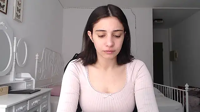 Snapshot of bellefleurrr chatting on 03-29-26, 12:38 bellefleurrr online show from 03-29-26, 12:38