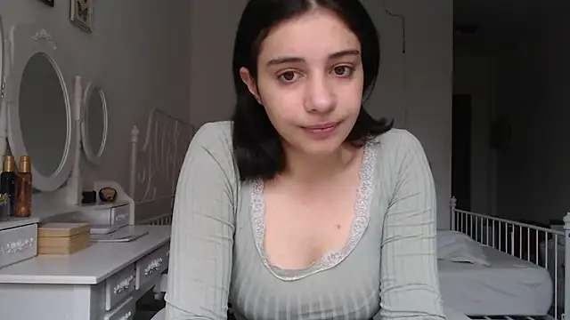 Snapshot of bellefleurrr chatting on 04-04-26, 02:03 bellefleurrr online show from 04-04-26, 02:03