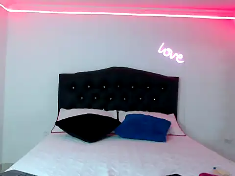 Samantha cubter online show from 11-13-25, 02:43