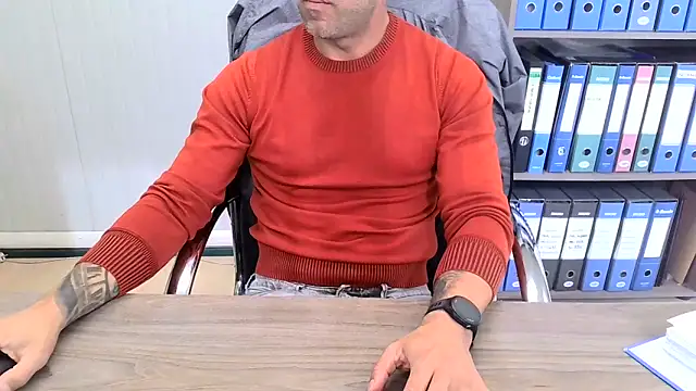 Snapshot of Evasionee chatting on 10-31-25, 10:38 Evasionee online show from 10-31-25, 10:38