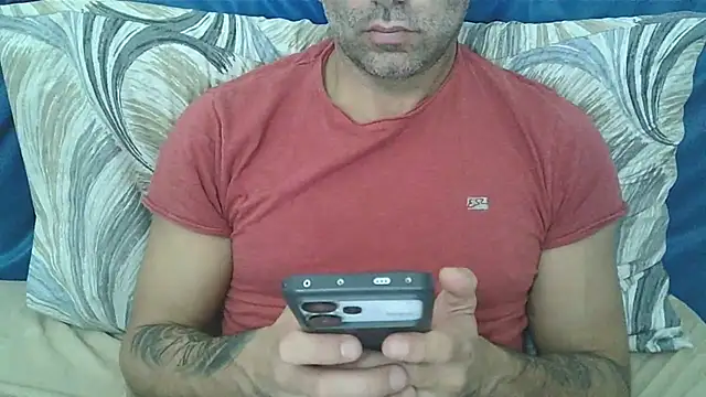 Snapshot of Evasionee chatting on 11-19-25, 08:20 Evasionee online show from 11-19-25, 08:20