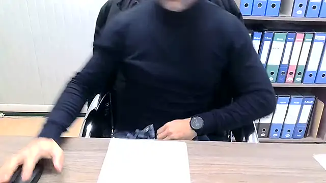 Snapshot of Evasionee chatting on 12-15-25, 07:34 Evasionee online show from 12-15-25, 07:34