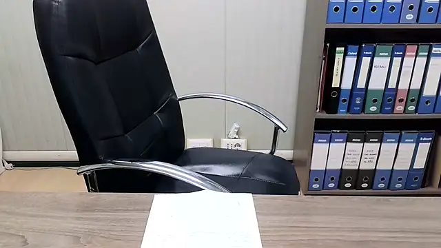 Snapshot of Evasionee chatting on 12-19-25, 07:15 Evasionee online show from 12-19-25, 07:15