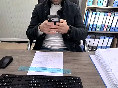 Snapshot of Evasionee chatting on 01-12-26, 07:46 Evasionee online show from 01-12-26, 07:46