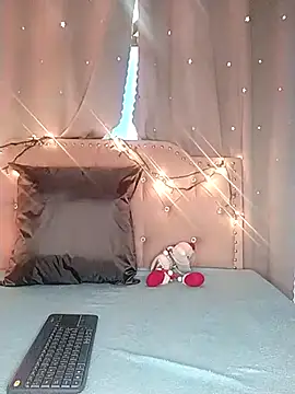 eva delight  online show from 11-18-25, 11:03