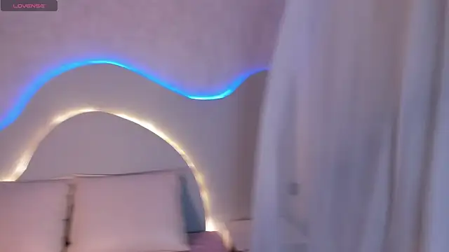 Snapshot of EmiliClarke chatting on 01-13-26, 07:41 EmiliClarke online show from 01-13-26, 07:41