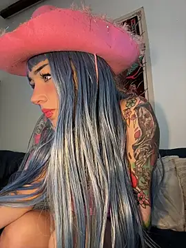 Snapshot of NinaHex chatting on 11-14-25, 01:54 NinaHex online show from 11-14-25, 01:54