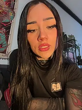 Snapshot of NinaHex chatting on 11-21-25, 01:43 NinaHex online show from 11-21-25, 01:43