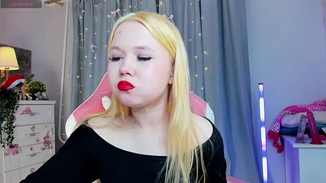 Snapshot of VivieSunn chatting on 02-11-26, 03:33 VivieSunn online show from 02-11-26, 03:33