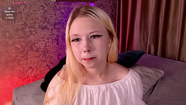 VivieSunn online show from 06-19-26, 02:54