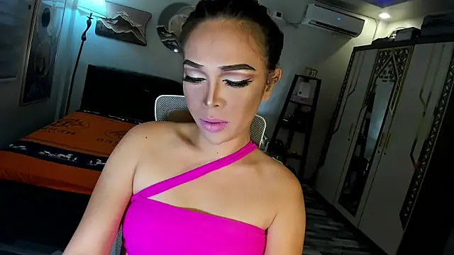 Snapshot of Cumforsale chatting on 12-05-25, 02:42 Cumforsale online show from 12-05-25, 02:42