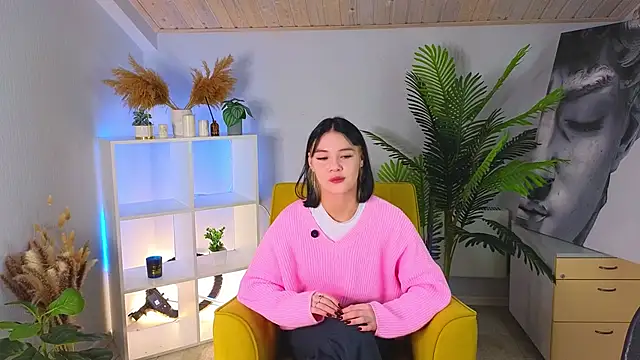 AdriaMaille online show from 10-28-25, 07:12