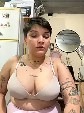 Snapshot of leti302 chatting on 10-31-25, 05:08 leti302 online show from 10-31-25, 05:08