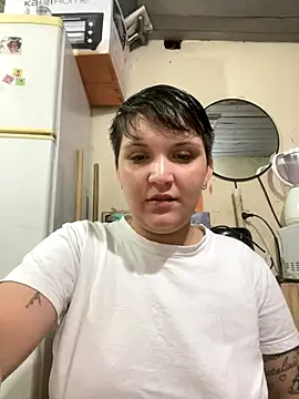 Snapshot of leti302 chatting on 10-31-25, 08:21 leti302 online show from 10-31-25, 08:21