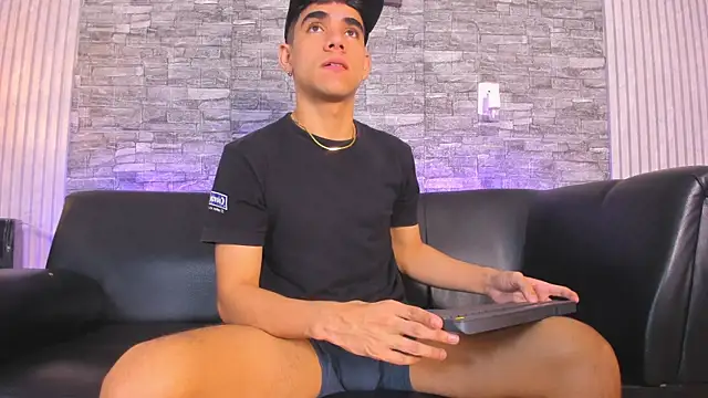 Snapshot of zack_joness18 chatting on 11-11-25, 03:17 zack joness18 online show from 11-11-25, 03:17