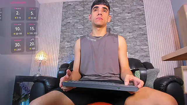 Snapshot of zack_joness18 chatting on 11-23-25, 02:33 zack joness18 online show from 11-23-25, 02:33