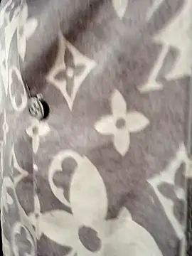 Noelle-e online show from 04-27-26, 05:05