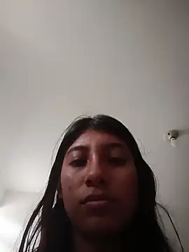 YeseniaRodriguez3 online show from 12-19-25, 03:41