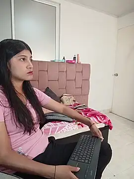 YeseniaRodriguez3 online show from 05-19-26, 11:49