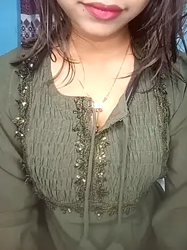 Snapshot of cute_mahi07 chatting on 12-20-25, 12:01 cute mahi07 online show from 12-20-25, 12:01