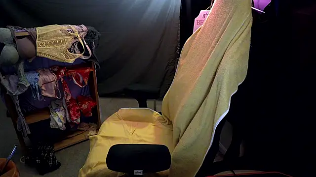 Snapshot of sugasunny04 chatting on 01-17-26, 05:45 sugasunny04 online show from 01-17-26, 05:45