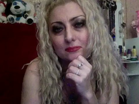 Snapshot of xHot_Amazonq chatting on 11-10-25, 06:29 xHot Amazonq online show from 11-10-25, 06:29
