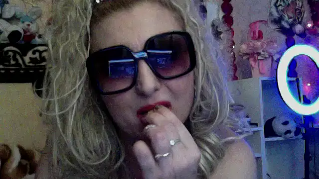 Snapshot of xHot_Amazonq chatting on 01-11-26, 06:57 xHot Amazonq online show from 01-11-26, 06:57