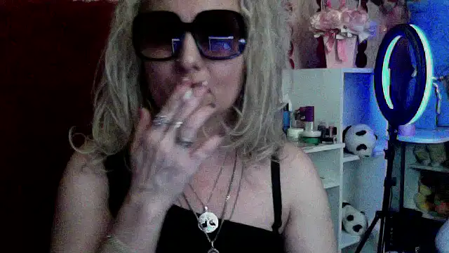 Snapshot of xHot_Amazonq chatting on 03-04-26, 10:16 xHot Amazonq online show from 03-04-26, 10:16