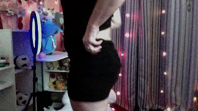 Snapshot of xHot_Amazonq chatting on 03-12-26, 12:39 xHot Amazonq online show from 03-12-26, 12:39