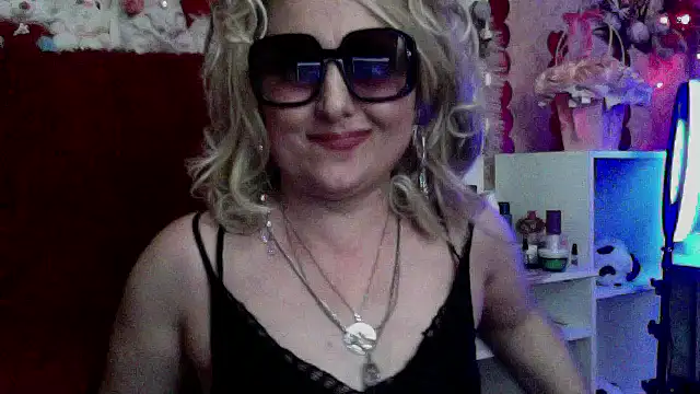 Snapshot of xHot_Amazonq chatting on 03-26-26, 11:21 xHot Amazonq online show from 03-26-26, 11:21