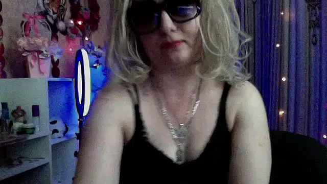 Snapshot of xHot_Amazonq chatting on 03-28-26, 06:29 xHot Amazonq online show from 03-28-26, 06:29