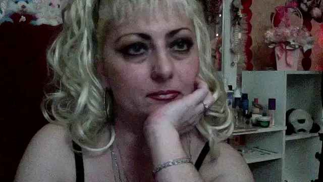 Snapshot of xHot_Amazonq chatting on 04-13-26, 04:45 xHot Amazonq online show from 04-13-26, 04:45