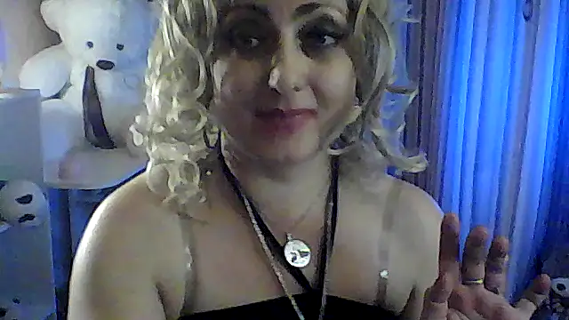 Snapshot of xHot_Amazonq chatting on 08-03-26, 10:13 xHot Amazonq online show from 08-03-26, 10:13
