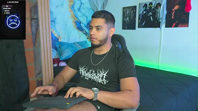 Tiler wolker online show from 11-29-25, 04:15