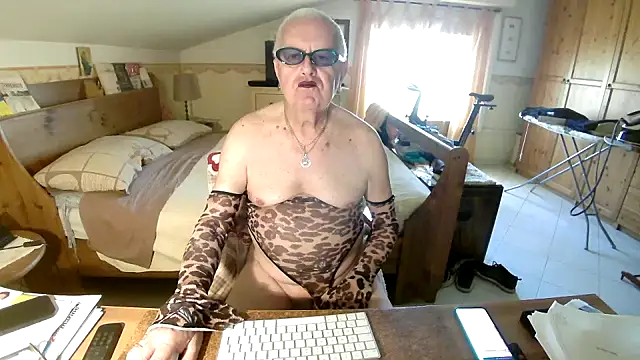 Sissypat53 online show from 06-09-26, 01:01